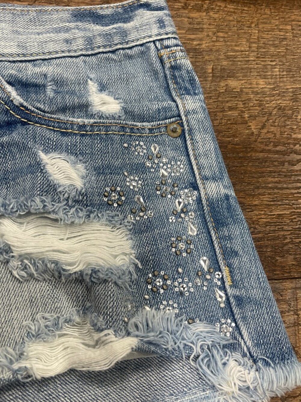 Abercrombie & Fitch Distressed Rhinestone Denim Shorts Size 4 W27 - Picture 5 of 7